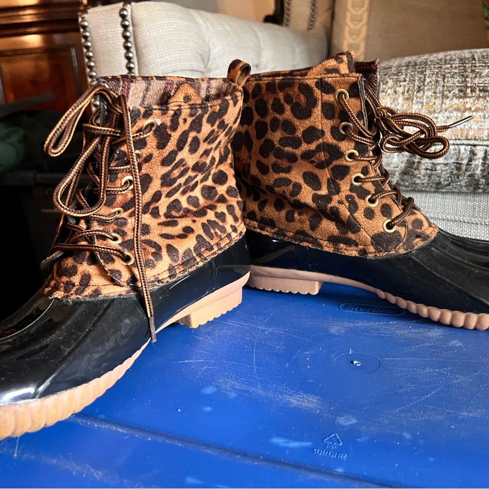 Leopard Print Women's Lace-Up Boots - Picture 6 of 6